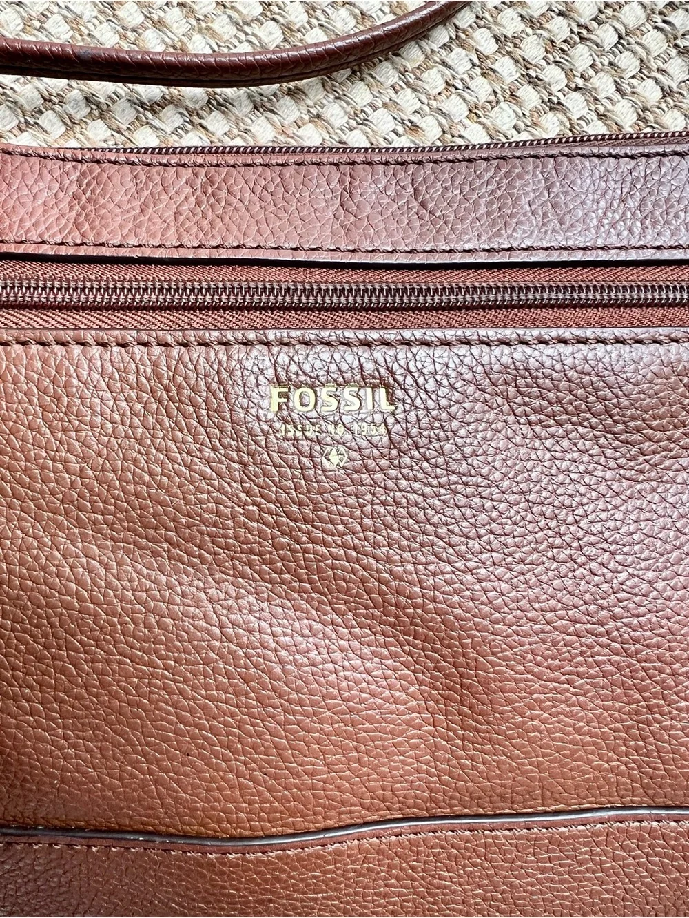 🦕Fossil Brown Pebbled Leather Shoulder Bag Purse Zip Top Minimalist Classic